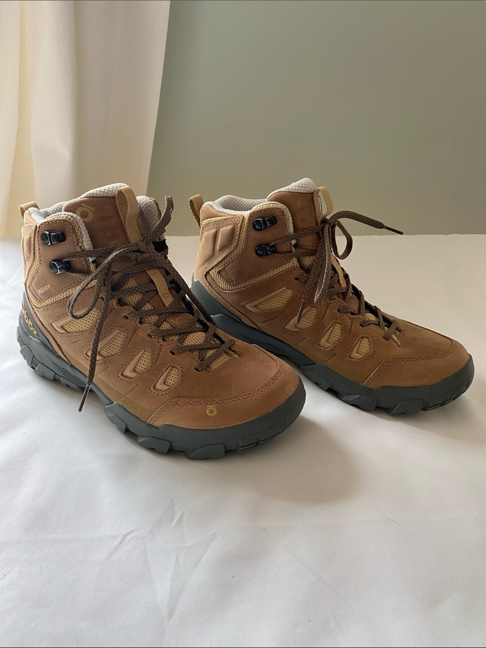 Oboz sawtooth mid b-dry waterproof tan hiking boots